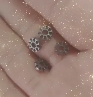 Exploration de la technologie de fabrication d'emboutissage de précision pour les micromoteurs dans les véhicules médicaux de drones