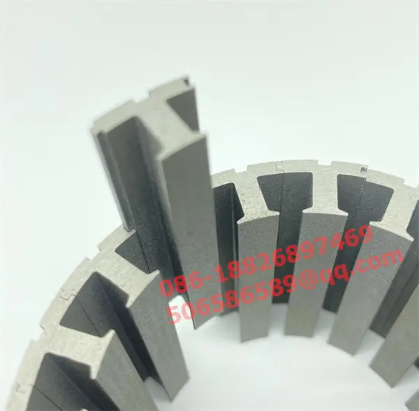 Technologie de traitement d'emboutissage et de stratification de noyaux de fer dentés segmentés et assemblés dans le domaine des moteurs